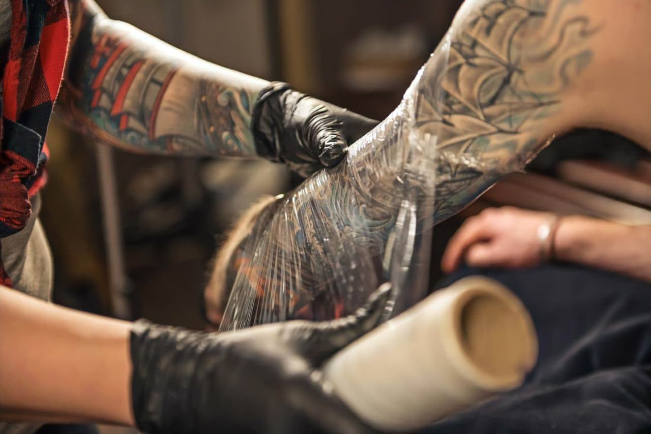 Cuidados Pós-Tatuagem para uma Cicatrização Perfeita